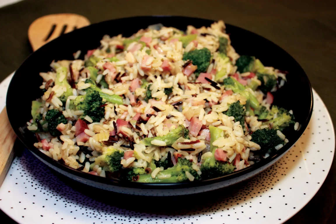 Wild rice with ham and broccoli 