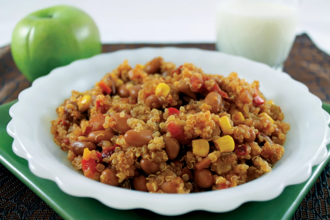 zesty quinoa chili in a bowl 